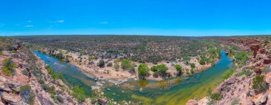 Avustralya 'daki Kalbarri Ulusal Parkı' ndan geçen Murchison nehri şahinlerin başı görünüyor.