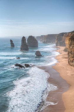 Port Campbell Ulusal Parkı 'nda gün batımında izlenen 12 havari rock sütunları, Avustralya