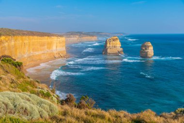 Port Campbell Ulusal Parkı 'nda gün batımında izlenen 12 havari rock sütunları, Avustralya