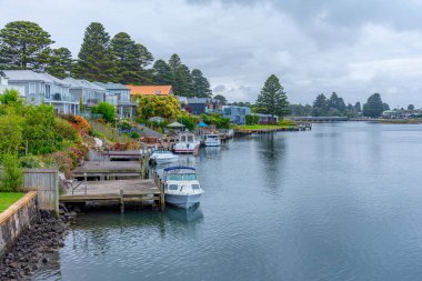 Avustralya 'nın Peri Limanı' ndaki Moyne nehrine demir atmış tekneler.