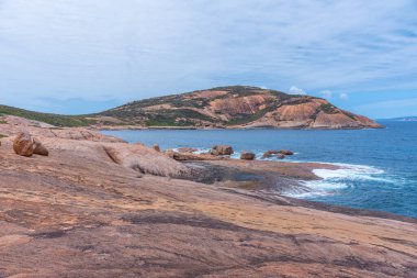 Esperance yakınlarındaki Hellfire körfezi bulutlu bir günde Avustralya 'da izlendi