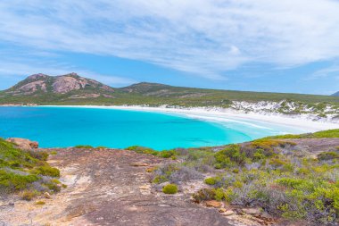 Esperance yakınlarındaki Hellfire körfezi bulutlu bir günde Avustralya 'da izlendi