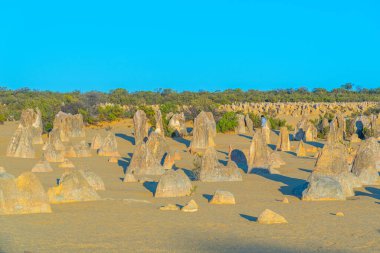 Avustralya 'daki Pinnacles çölünün üzerinde gün batımı