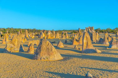 Avustralya 'daki Pinnacles çölünün üzerinde gün batımı