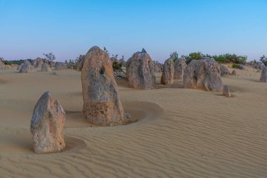 Avustralya 'daki Pinnacles çölünün üzerinde gün batımı