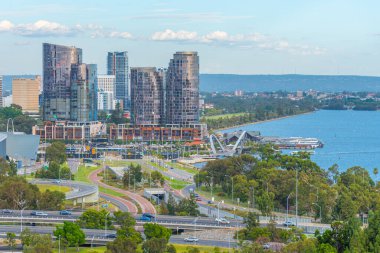 Perth, Avustralya 'daki Elizabeth rıhtımının silüeti