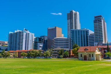 Perth şehri Langley Park, Avustralya 'dan izleniyor.