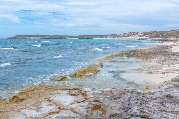 Жорстке Узбережжя Ротнестського Острова Австралії — стокове фото