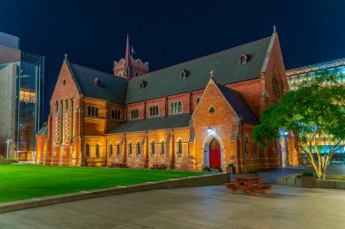 Perth, Avustralya 'daki St. George Katedrali' nin gece manzarası