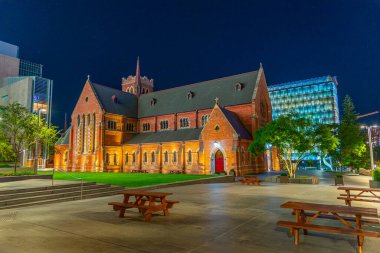 Perth, Avustralya 'daki St. George Katedrali' nin gece manzarası