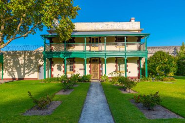 Avustralya 'daki Fremantle hapishanesinin yanındaki ahşap evler.
