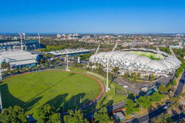 AAMI Stadyumu, Avustralya 'daki Yarra Nehri' nin arkasında.