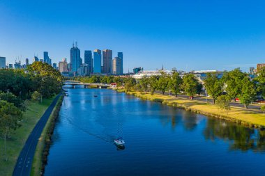 Yarra Nehri, Avustralya 'dan Melbourne' un silüeti