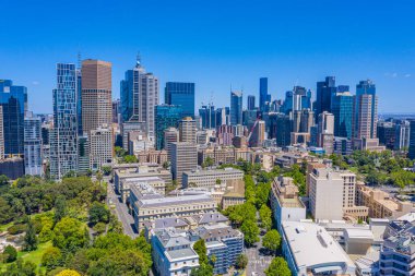 Melbourne şehri Fitzroy Gardens, Avustralya 'dan izleniyor.