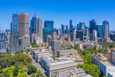 Melbourne şehri Fitzroy Gardens, Avustralya 'dan izleniyor.