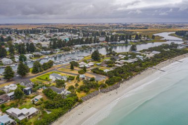 Avustralya 'nın Peri Limanı' ndaki Moyne nehrine demir atmış tekneler.