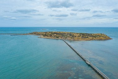 Victor Harbor 'u Avustralya' daki Granit Adası 'na bağlayan tahta geçit.