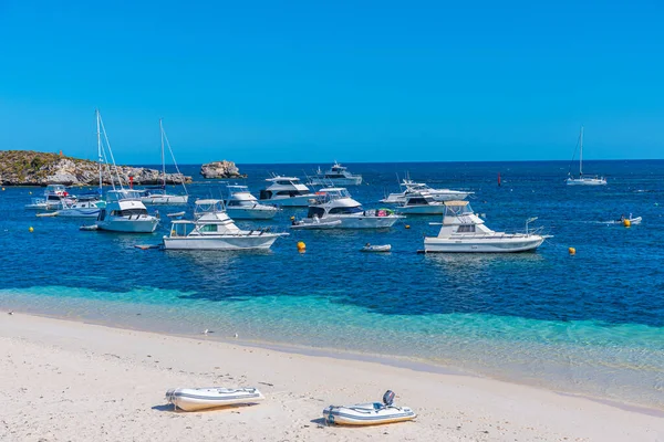 在澳大利亚Rottnest岛Longreach湾停泊的船只 — 图库照片