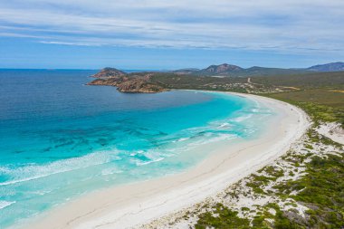 Esperance yakınlarındaki Lucky Körfezi 'nin hava manzarası bulutlu bir günde Avustralya' da görüldü.