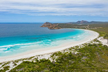 Esperance yakınlarındaki Lucky Körfezi 'nin hava manzarası bulutlu bir günde Avustralya' da görüldü.
