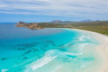 Esperance yakınlarındaki Lucky Körfezi 'nin hava manzarası bulutlu bir günde Avustralya' da görüldü.
