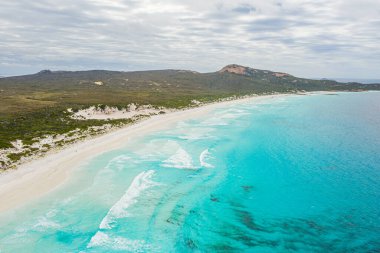 Esperance yakınlarındaki Lucky Körfezi 'nin hava manzarası bulutlu bir günde Avustralya' da görüldü.