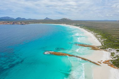 Esperance yakınlarındaki Lucky Körfezi 'nin hava manzarası bulutlu bir günde Avustralya' da görüldü.