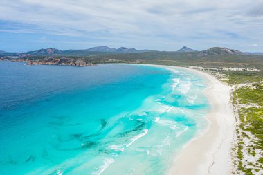 Esperance yakınlarındaki Lucky Körfezi 'nin hava manzarası bulutlu bir günde Avustralya' da görüldü.