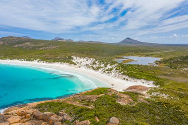 Esperance yakınlarındaki Hellfire körfezinin hava manzarası bulutlu bir günde Avustralya 'da görüldü.