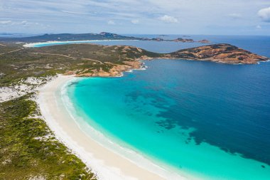 Esperance yakınlarındaki Hellfire körfezinin hava manzarası bulutlu bir günde Avustralya 'da görüldü.