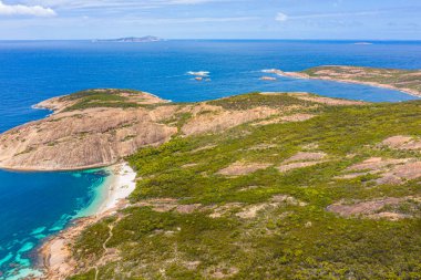 Esperance yakınlarındaki Hellfire körfezinin hava manzarası bulutlu bir günde Avustralya 'da görüldü.