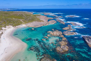 Avustralya 'daki yeşilliklerin havuz manzarası