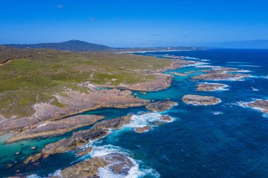 Avustralya 'daki yeşilliklerin havuz manzarası