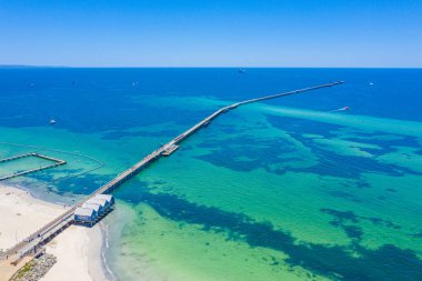 Avustralya 'daki Busselton iskelesinin havadan görünüşü
