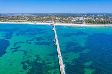 Avustralya 'daki Busselton iskelesinin havadan görünüşü
