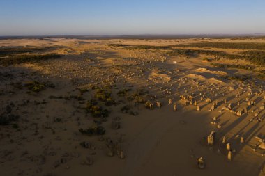 Avustralya 'daki Pinnacles çölünün üzerinde gün batımı