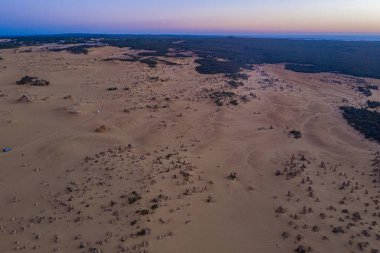 Avustralya 'daki Pinnacles çölünün üzerinde gün batımı