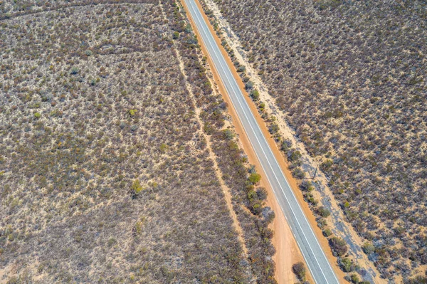 穿过西澳大利亚丛林的道路 — 图库照片
