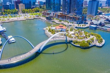 Perth, Avustralya 'daki Elizabeth Quay Köprüsü