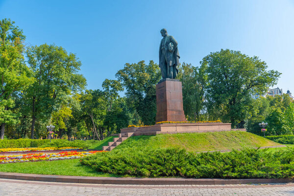 Памятник Таре Шевченко в Киеве, Украина
