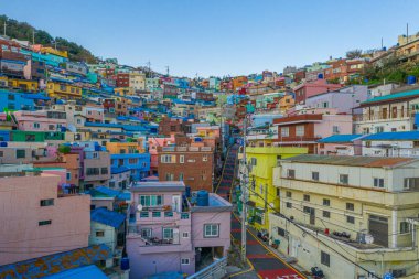 Kore 'nin Busan kentindeki Gamcheon kültürel köyünün havadan görünüşü