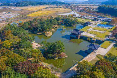 Kore, Gyeongju 'daki Anapji Gölü' nün havadan görünüşü. 