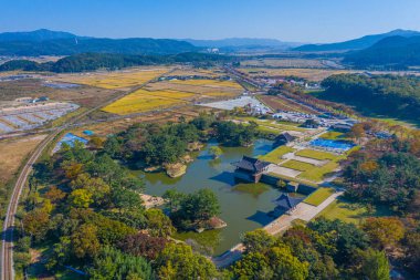 Kore, Gyeongju 'daki Anapji Gölü' nün havadan görünüşü. 