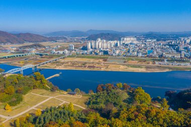 Kore 'nin Gongju kentindeki Gongsanseong kalesinin havadan görünüşü.
