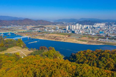 Kore 'nin Gongju kentindeki Gongsanseong kalesinin havadan görünüşü.