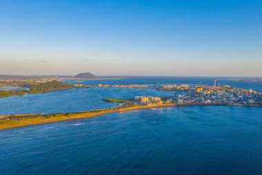 Kore Cumhuriyeti Jeju adasındaki Seongsan köyünün hava manzarası.