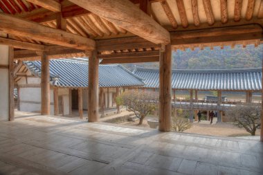 Andong, Kore Cumhuriyeti yakınlarındaki Byeongsan Seowon Konfüçyüs Akademisi 'nin içi.