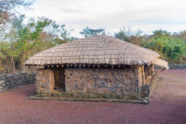 Kore Cumhuriyeti Jeju Stone Parkı 'nda geleneksel binalar.
