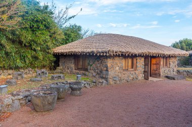 Kore Cumhuriyeti Jeju Stone Parkı 'nda geleneksel binalar.