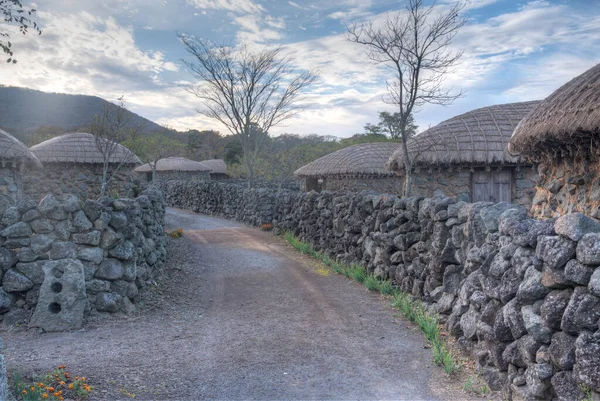 Hagyományos Épületek Koreai Köztársaság Jeju Stone Parkjában — Stock Fotó